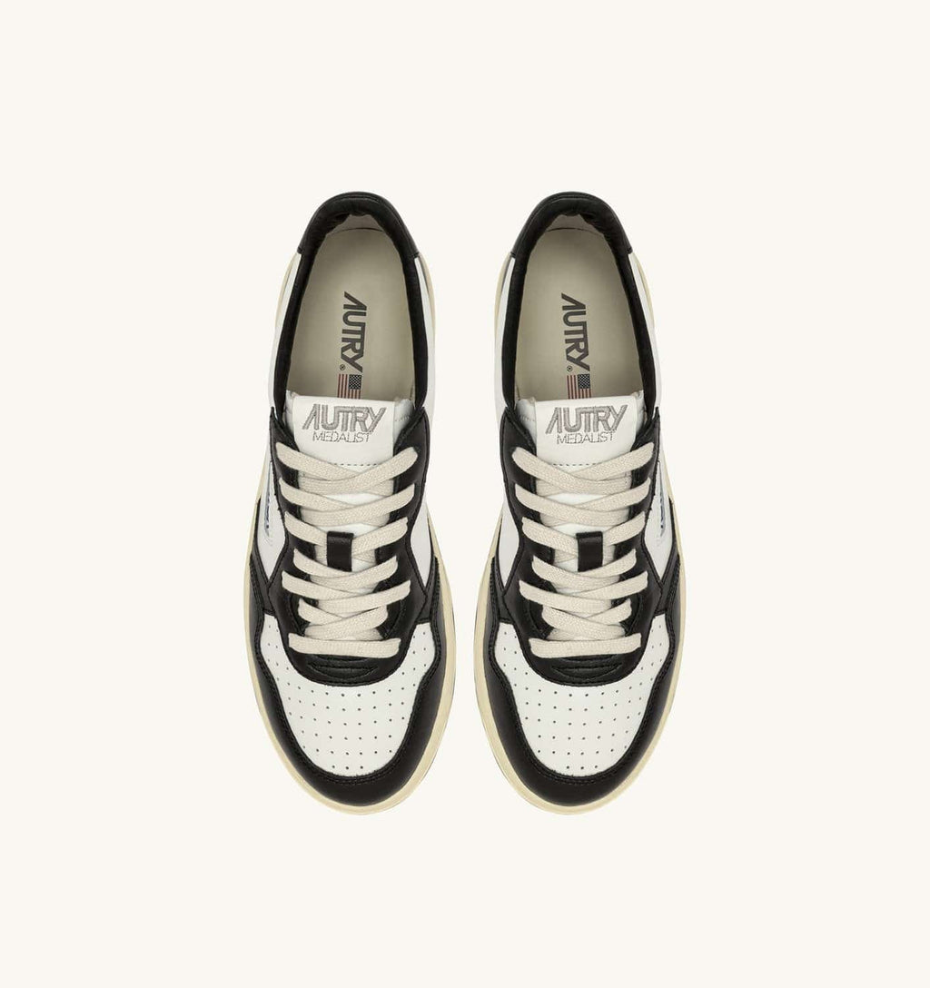 SNEAKERS MEDALIST LOW IN PELLE BIANCA E NERA CON LETTERING