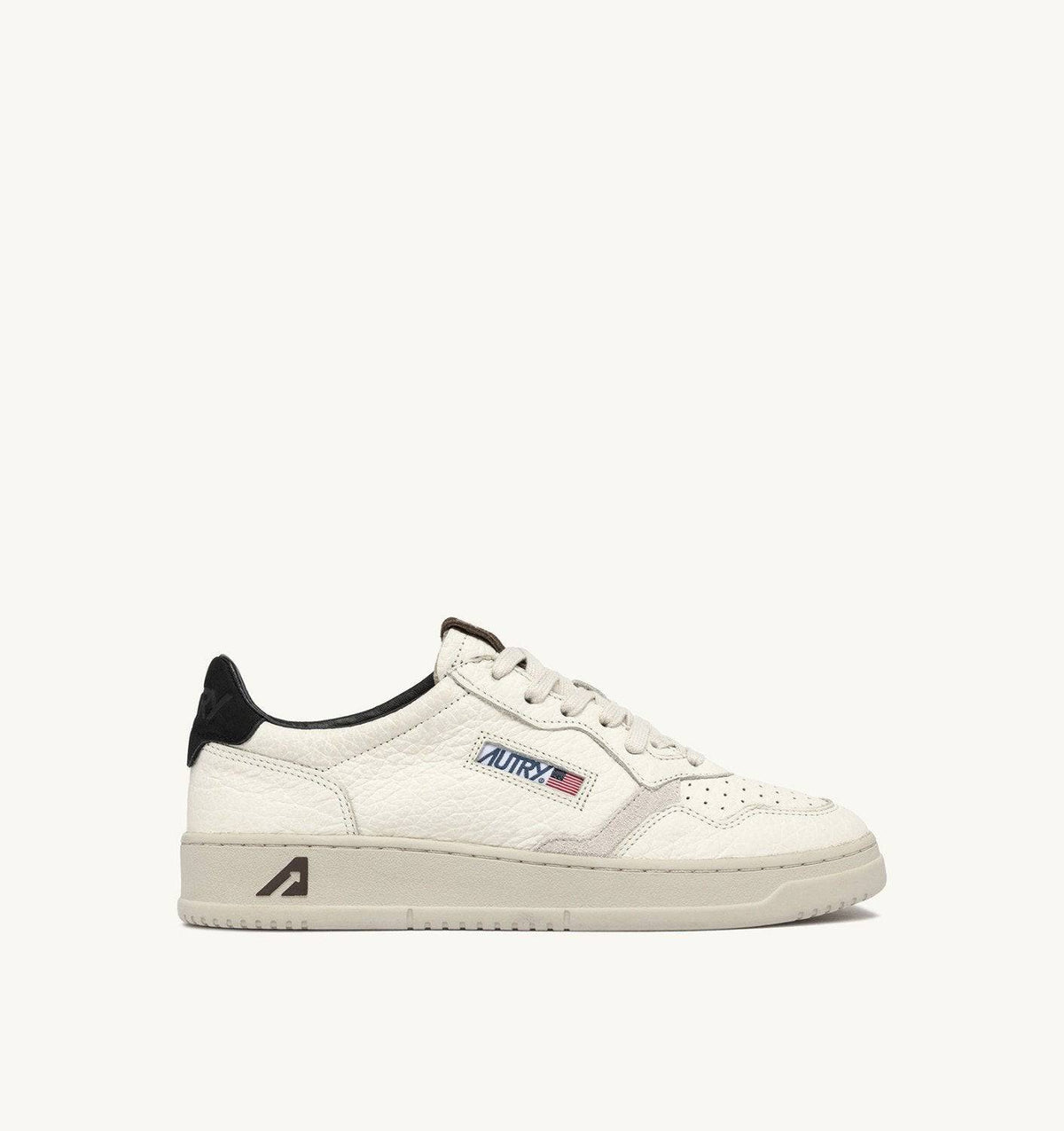 SNEAKERS MEDALIST LOW IN PELLE E DETTAGLI PINECONE E NERO
