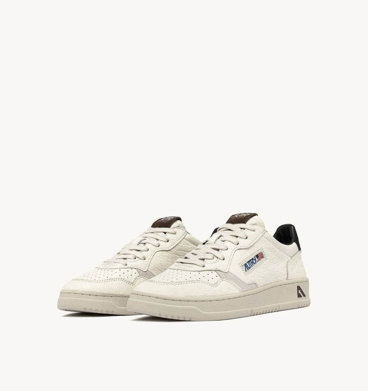 SNEAKERS MEDALIST LOW IN PELLE E DETTAGLI PINECONE E NERO