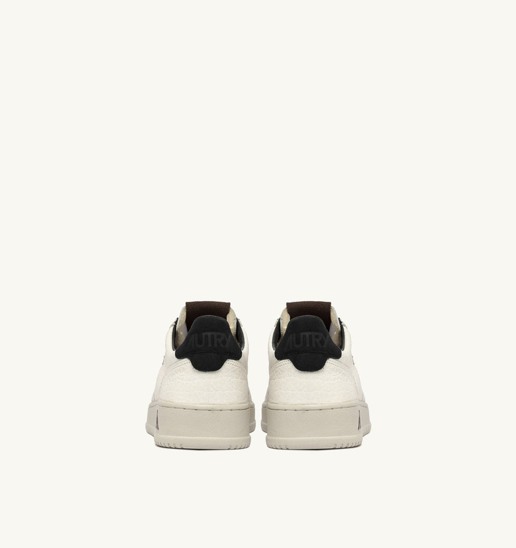 SNEAKERS MEDALIST LOW IN PELLE E DETTAGLI PINECONE E NERO
