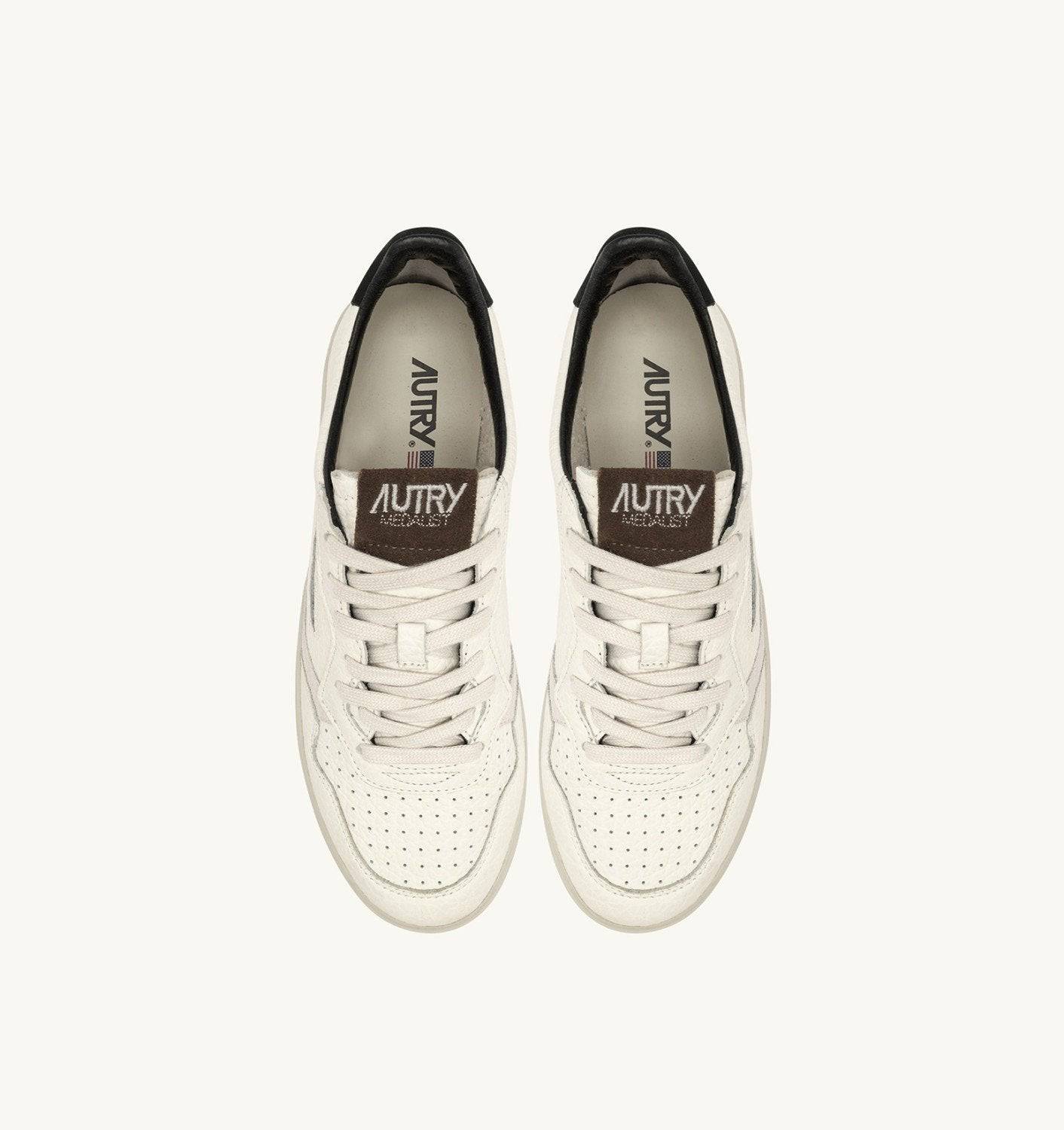 SNEAKERS MEDALIST LOW IN PELLE E DETTAGLI PINECONE E NERO