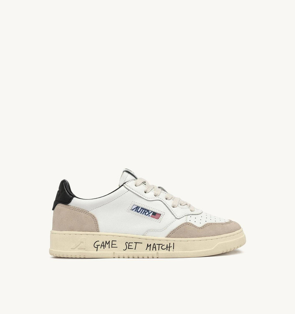 SNEAKERS MEDALIST LOW IN PELLE E SUEDE BIANCA E NERA CON LETTERING