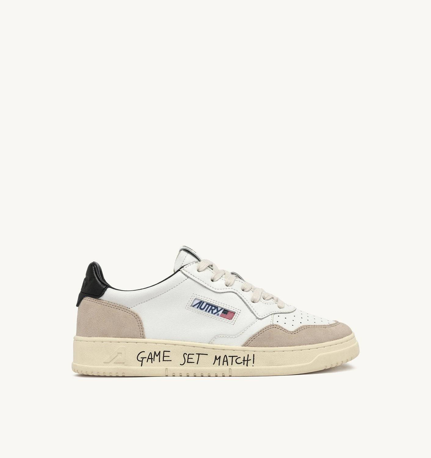 SNEAKERS MEDALIST LOW IN PELLE E SUEDE BIANCA E NERA CON LETTERING