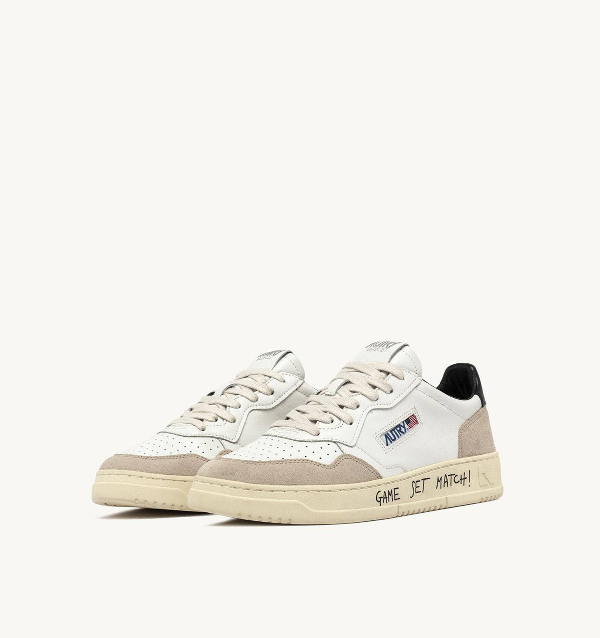 SNEAKERS MEDALIST LOW IN PELLE E SUEDE BIANCA E NERA CON LETTERING