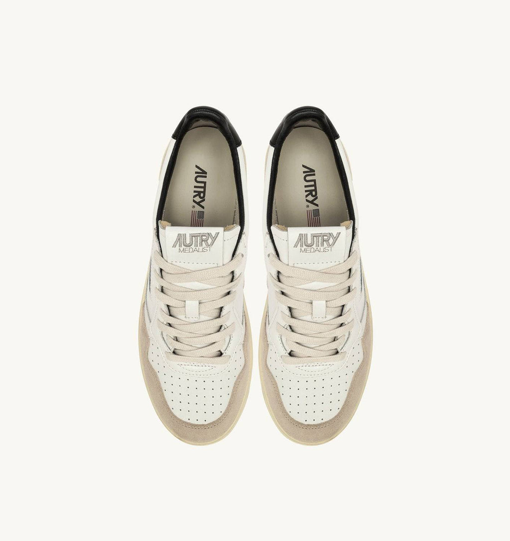 SNEAKERS MEDALIST LOW IN PELLE E SUEDE BIANCA E NERA CON LETTERING