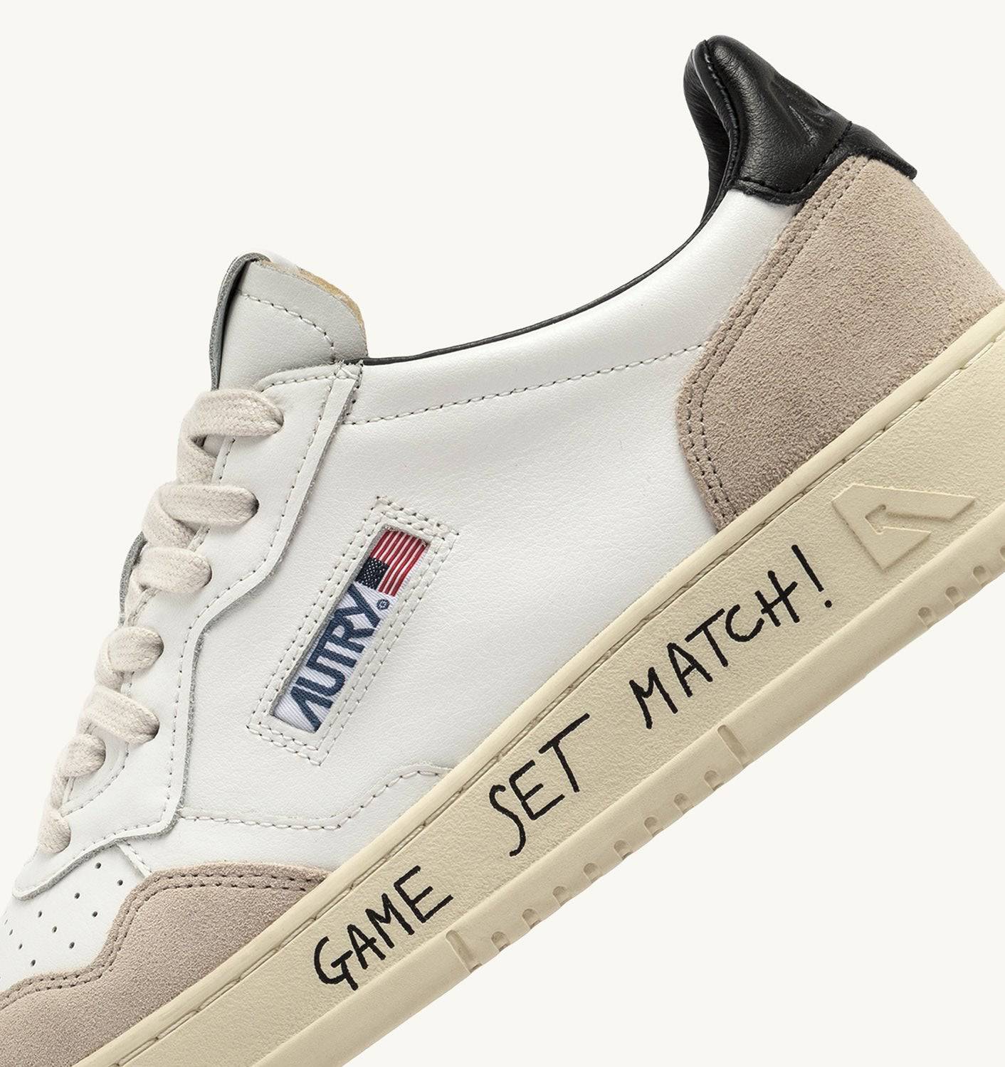 SNEAKERS MEDALIST LOW IN PELLE E SUEDE BIANCA E NERA CON LETTERING