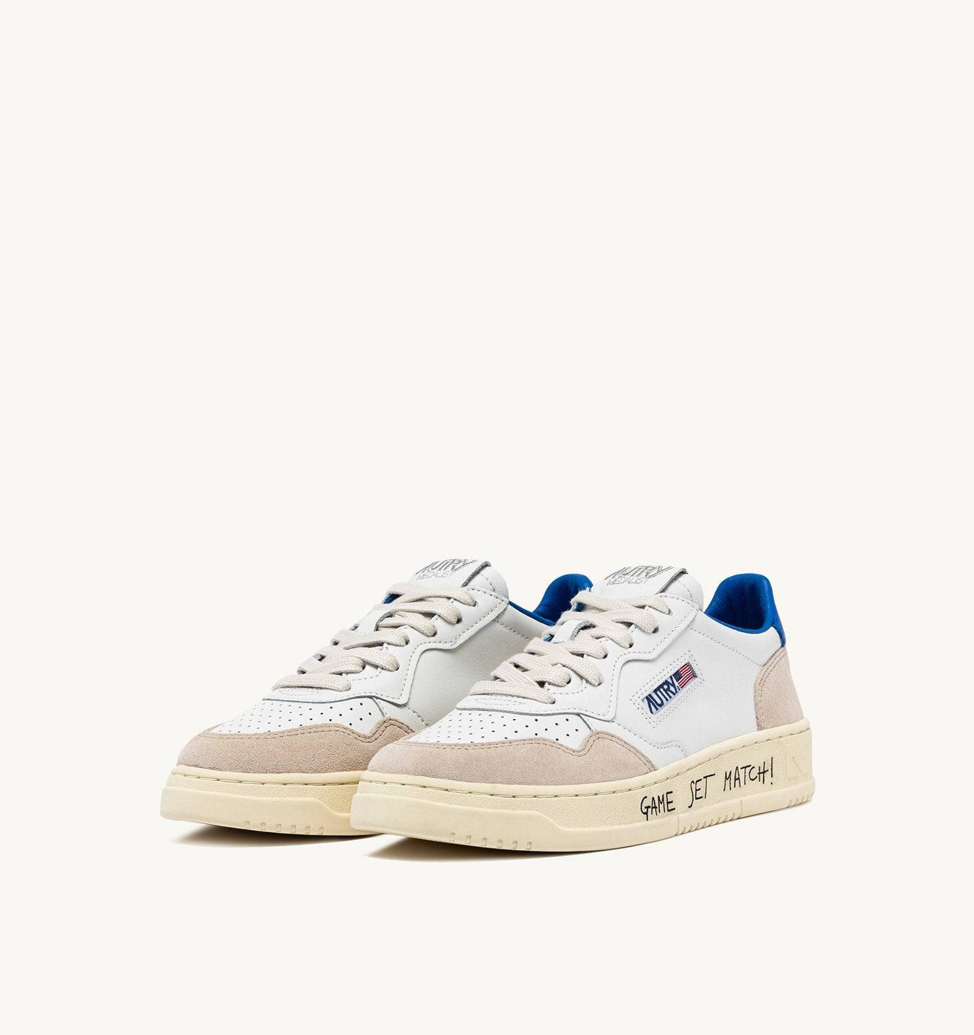 SNEAKERS MEDALIST LOW IN PELLE E SUEDE BIANCA E PALACE BLUE CON LETTERING