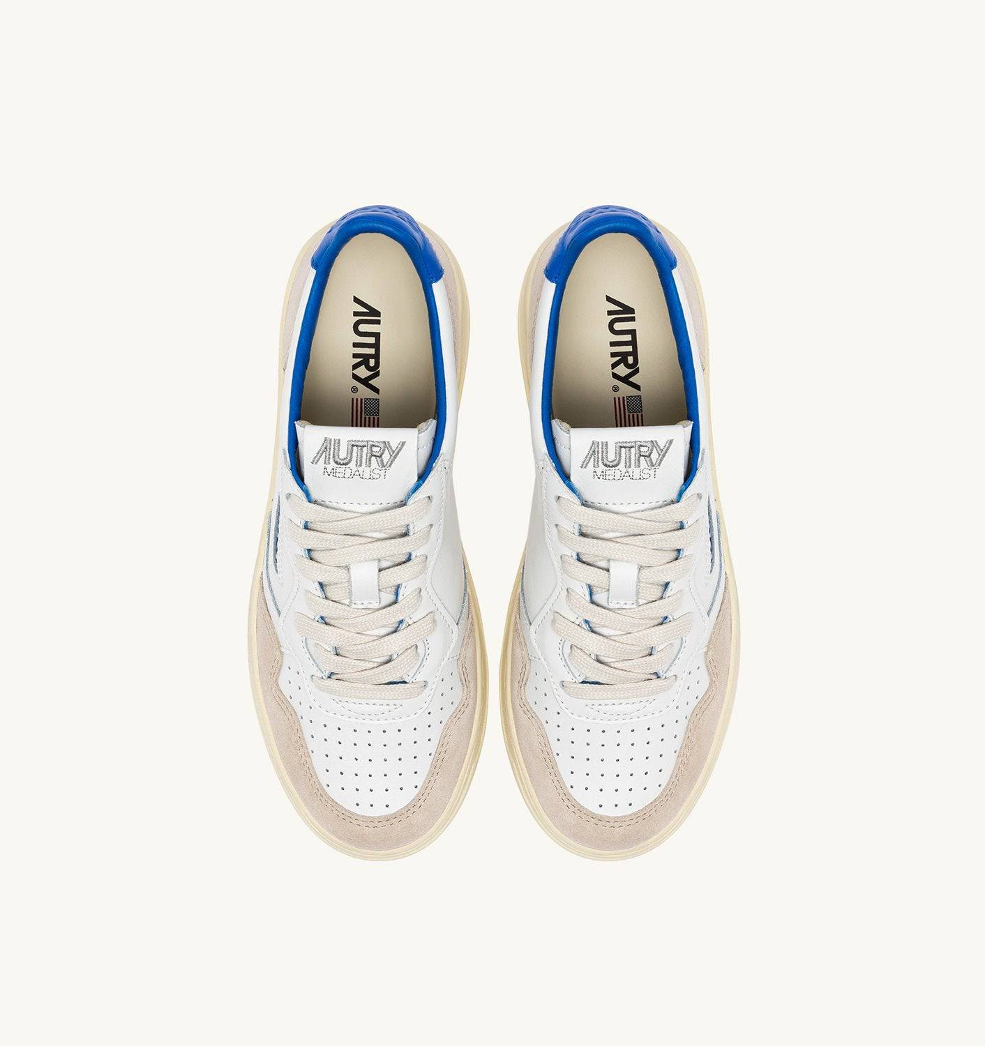 SNEAKERS MEDALIST LOW IN PELLE E SUEDE BIANCA E PALACE BLUE CON LETTERING