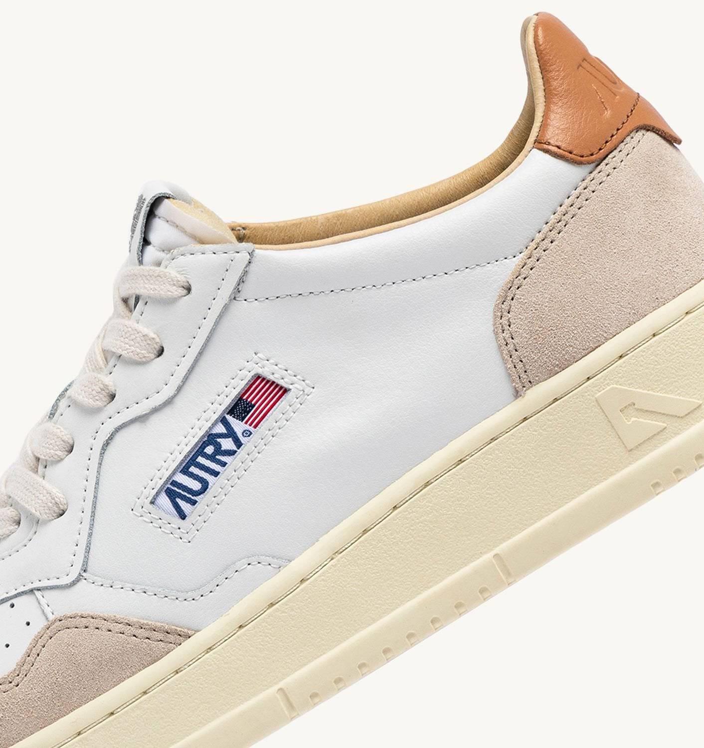 SNEAKERS MEDALIST LOW IN PELLE E SUEDE COLORE BIANCO E SANDSTORM