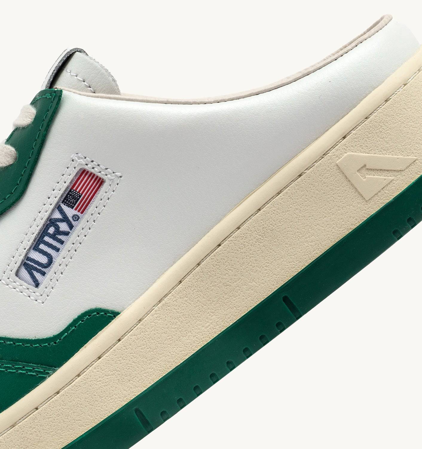 SNEAKERS MEDALIST MULE IN PELLE BIANCA E AMAZON