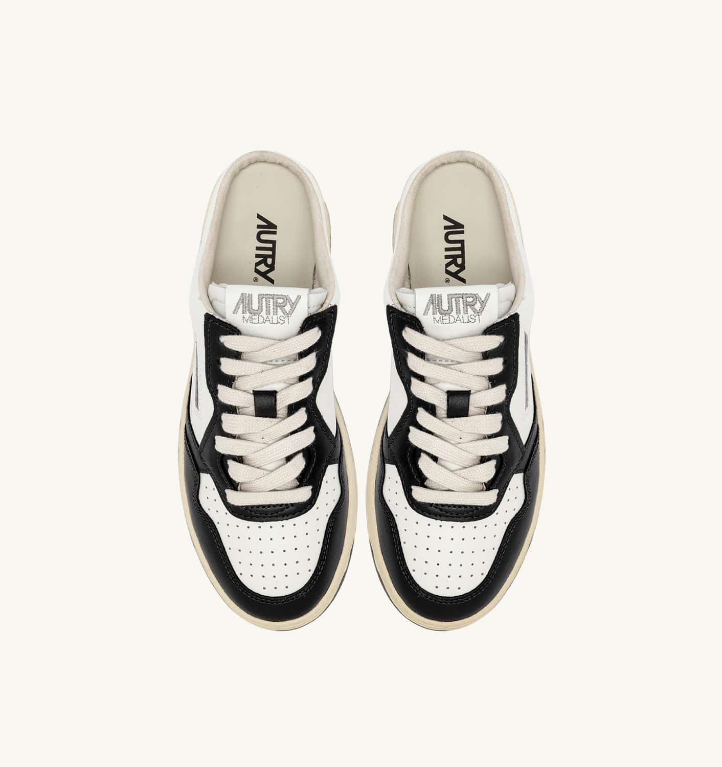 SNEAKERS MEDALIST MULE IN PELLE BIANCA E NERA