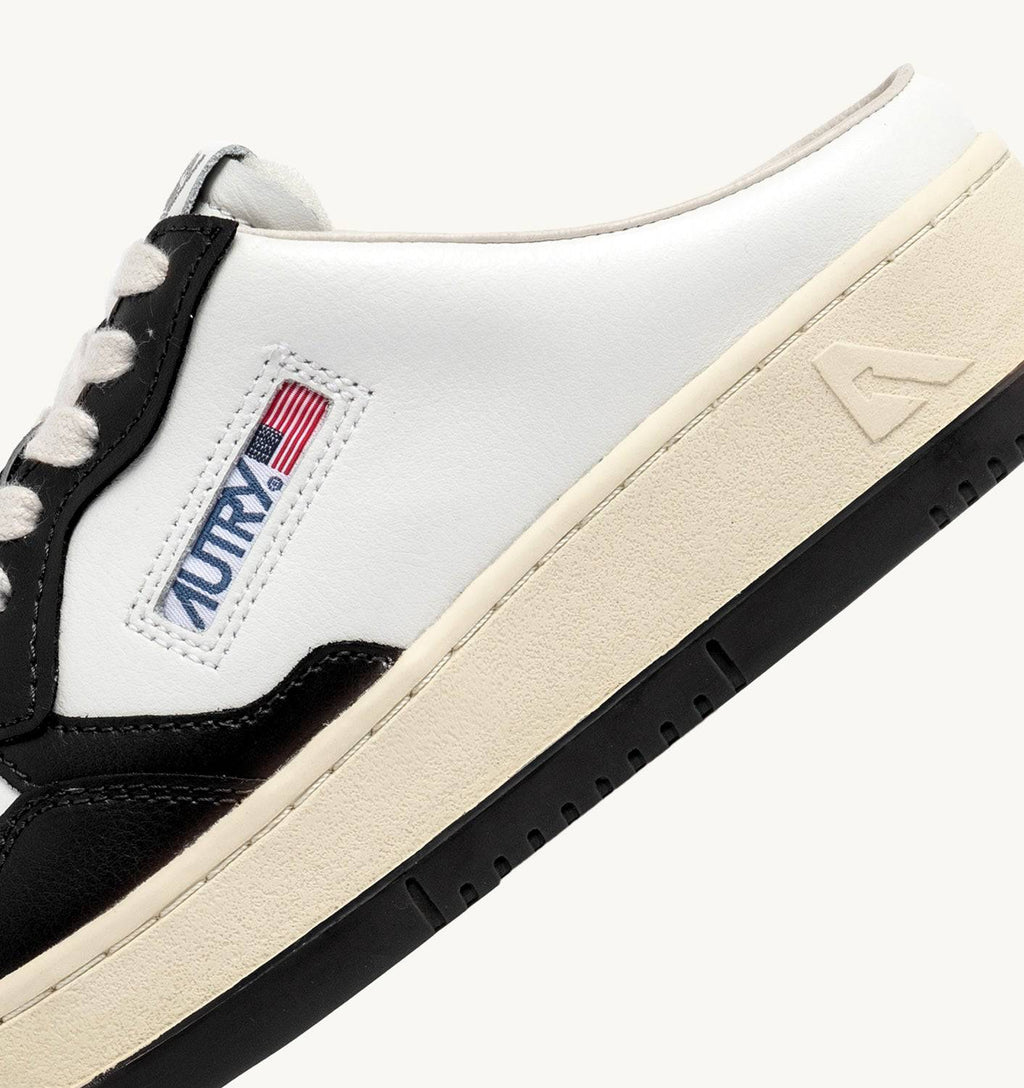 SNEAKERS MEDALIST MULE IN PELLE BIANCA E NERA